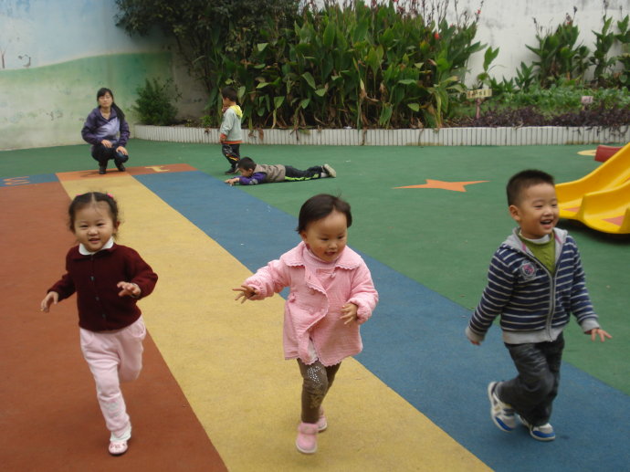 上幼儿园的孩子性格内向怎么办|广州幼儿园设计